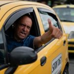 Foto: Taxistas golpean a supuesto ladrón y le dicen que "no chille" / TN8