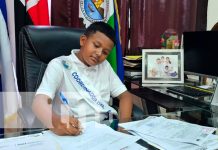Pequeños asumen roles como delegados de instituciones por un día Foto: Pequeños asumen roles como delegados de instituciones por un día / TN8