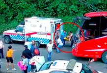 Bus arremete a heridos y paramédicos que atendían emergencia en Ecuador Foto: Bus arremete a heridos y paramédicos que atendían emergencia en Ecuador / Cortesía