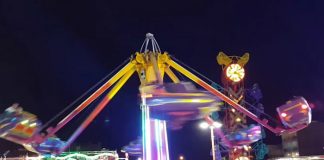 Madre e hijo salen 'volando' de juego mecánico en México