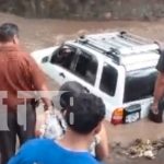 Bomberos Unidos y Policía Nacional rescatan a conductor en Jinotega Foto: Bomberos Unidos y Policía Nacional rescatan a conductor en Jinotega/TN8