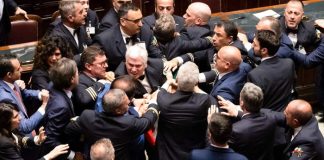 Polémica en Italia tras una pelea entre diputados en el Parlamento