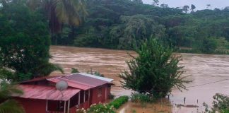 Foto: 44 personas evacuadas por incontrolables lluvias en Costa Rica