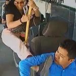 Tremendo «guasmazo» le dio una mujer al chofer del bus por conducir como «loco» Foto: Mujer se hace viral /cortesía