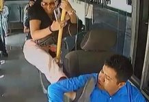 Tremendo «guasmazo» le dio una mujer al chofer del bus por conducir como «loco» Foto: Mujer se hace viral /cortesía