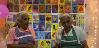Abuelitas gemelas lloran por su primer pastel