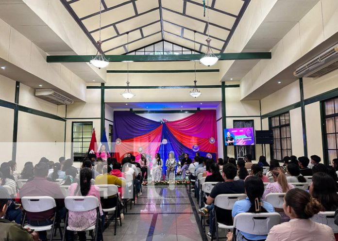 Protagonismo de mujeres comunicadoras Protagonismo de mujeres comunicadoras