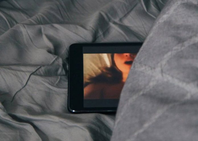 La red social X autoriza oficialmente el contenido pornográfico La red social X autoriza oficialmente el contenido pornográfico