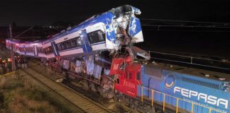 Dos muertos en choque frontal de trenes en Chile