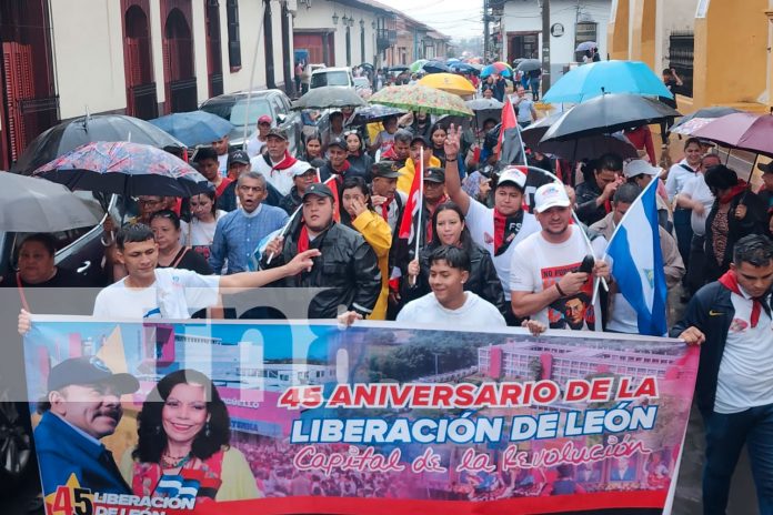 Foto: León celebra 45 años de la liberación con ofrendas y guardia de honor/TN8