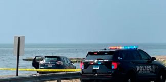 Padre intenta ahogar en el mar a sus dos hijos