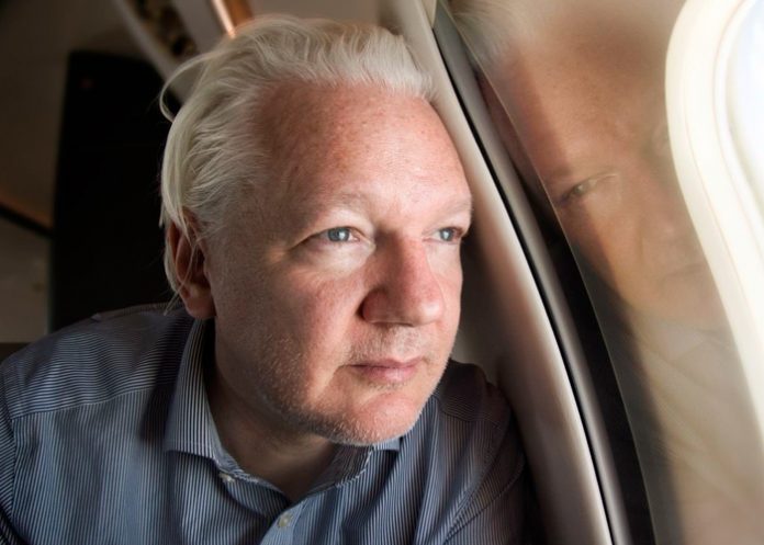 Foto: Camino a la libertad, Julian Assange hace escala en Tailandia/ Cortesía Foto: Camino a la libertad, Julian Assange hace escala en Tailandia/ Cortesía