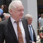 Jueza deja en libertad a Assange y parte hacia Australia Jueza deja en libertad a Assange y parte hacia Australia