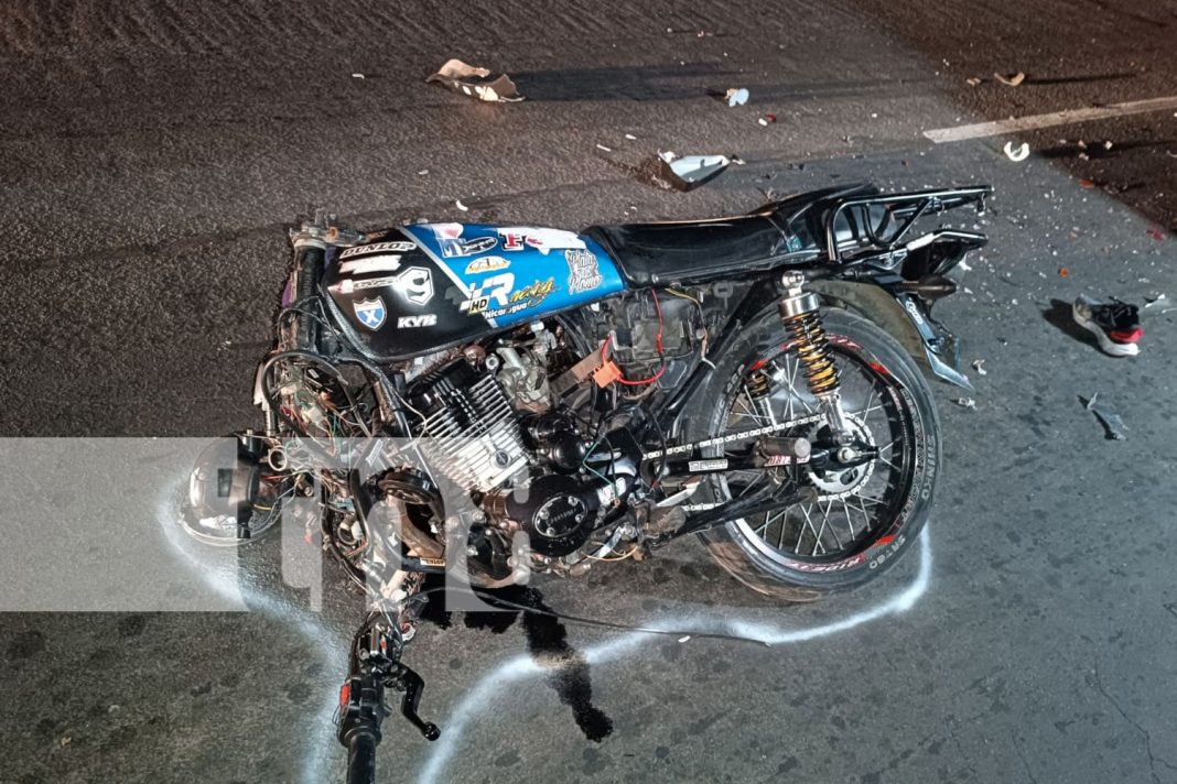 Motociclista entre la vida y la muerte tras chocar contra una camioneta ...