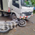 Motociclista se salva de morir, tras chocar con un camión en la Isla de Ometepe Vivo de milagro en la Isla de Ometepe