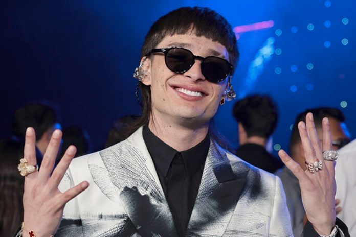 Foto: Peso Pluma es hospitalizado y su estado de salud enciende todas las alarmas / Cortesía