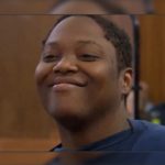 Mujer que apuñaló y mató a un niño de 3 años se presenta sonriente en su audiencia Foto Apuñalamiento mortal de un niño de 3 años /Cortesía