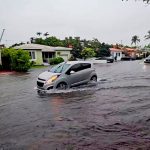 Estragos en Florida: Potentes lluvias causan tornados e inundaciones Torrenciales lluvias paralizan Florida
