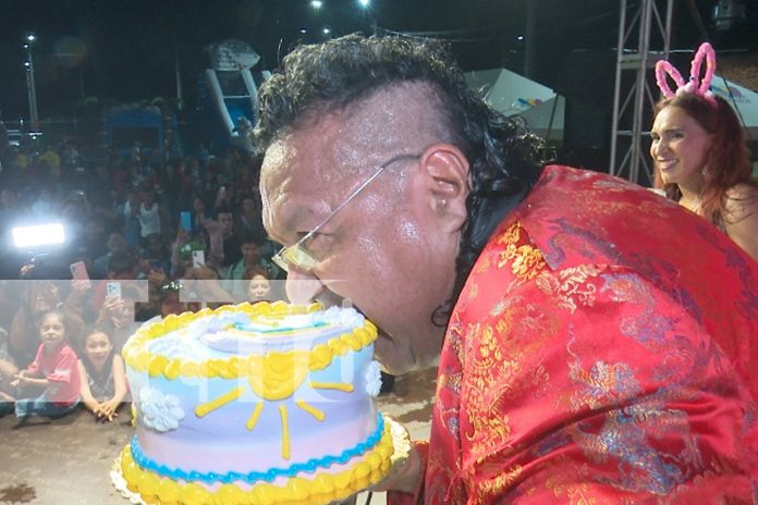 2 Foto: ¡Celebración en Grande! Gustavo Leyton festeja 62 años y 45 años de trayectoria artística/TN8