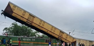 Foto: Ocho muertos en un choque de trenes en el este de India /Cortesía