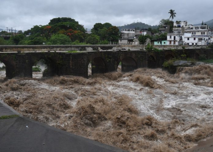 Lluvias en El Salvador dejan muertos y evacuados