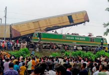 Brutal choque de trenes deja 15 muertos en la India Foto: Colisión mortal en India /cortesía