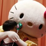 ¡Por amor! Se vistió de Hello Kity para complacer a su esposo Foto: Mujer se viste de Hello Kity para cumplir a su esposo /Cortesía