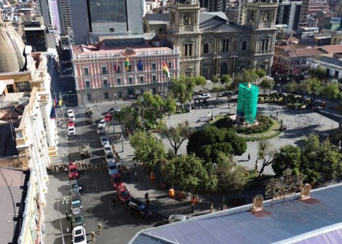 Foto: Militares de Bolivia se retiran de la plaza Murillo en La Paz /Cortesía