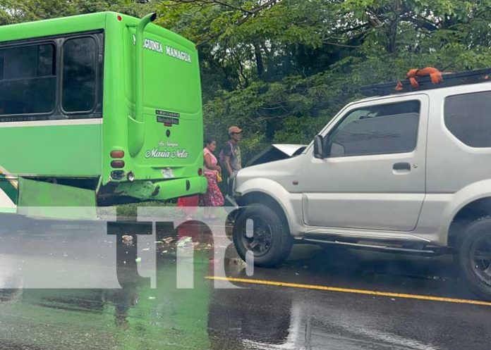 2 Foto: Choque entre Jeep y autobús en Juigalpa dejó cuantiosas pérdidas materiales/TN8