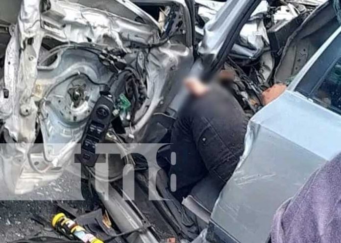 Foto: Aparatoso accidente en la cuesta El Coyol involucra bus y vehículo liviano/ TN8