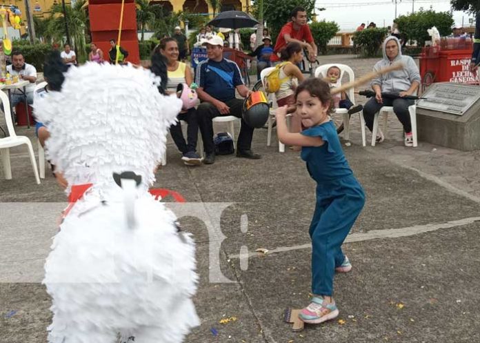 2 Foto: ¡Tarde de los mimados en Granada! Alegría, diversión y color en el Malecón/TN8