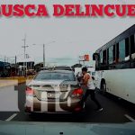 Por distraído le arrebatan el celular a usuario de taxi en Managua Foto: Delincuente es captado haciendo de las suyas en Managua /TN8
