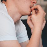 La mala «maña» de comerse las uñas le costó una cirugía de corazón abierto Foto: Graves consecuencias por comerse las uñas /cortesía