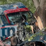 Foto: Conductor de rastra sufrió un paro cardíaco e impactó contra un árbol, en Chontales/TN8