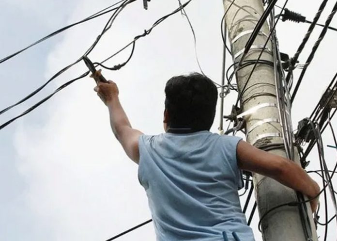 Foto: Muere electrocutado mientras intentaba robar cables en un barrio de Brasil /Cortesía Foto: Muere electrocutado mientras intentaba robar cables en un barrio de Brasil /Cortesía