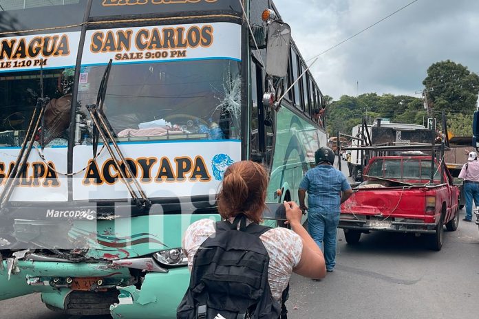 Choque múltiple en Juigalpa: Impactante colisión de seis vehículos