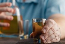 Foto: 34 muertos en India por consumir alcohol adulterado /Cortesía
