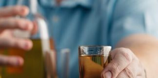 Foto: 34 muertos en India por consumir alcohol adulterado /Cortesía