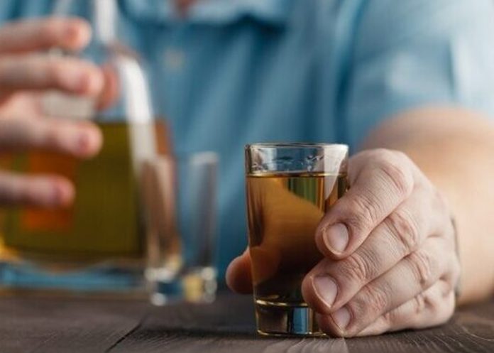 Foto: 34 muertos en India por consumir alcohol adulterado /Cortesía