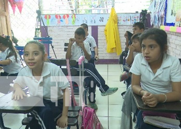 Foto: Reforzando conocimientos: Teleclases en la enseñanza del uso del reloj /TN8 Foto: Reforzando conocimientos: Teleclases en la enseñanza del uso del reloj /TN8
