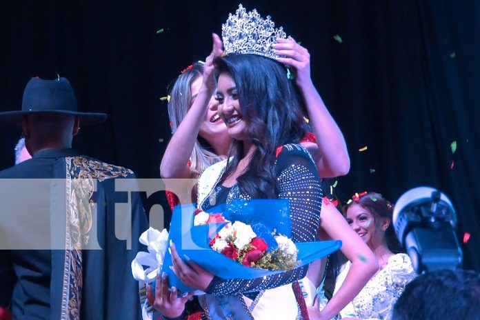 Foto: Paola Matus Flores gana el certamen 