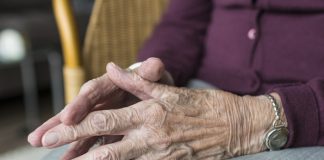 Foto: Joven abusa de una anciana en EE.UU. /Cortesía