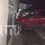 Borracho impacto en una vivienda con su vehículo en Estelí Foto: Borracho impacto en una vivienda con su vehículo en Estelí/ TN8