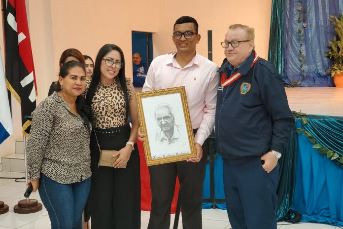 6 Foto: Homenaje al 98 aniversario del natalicio al insigne Maestro Guillermo Rothschuh Tablada/Cortesía