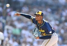 carlos, rodríguez, mlb, cerveceros, milwaukee,