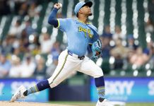 Rodríguez a la costa oeste por su primer triunfo en MLB Carlos Rodríguez a segunda apertura en MLB