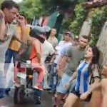 Pleito de «Bryans» al calor de los tragos en el mercado Iván Montenegro foto: Los golpes seguían en el mercado Ivan Montenegro / cortesía