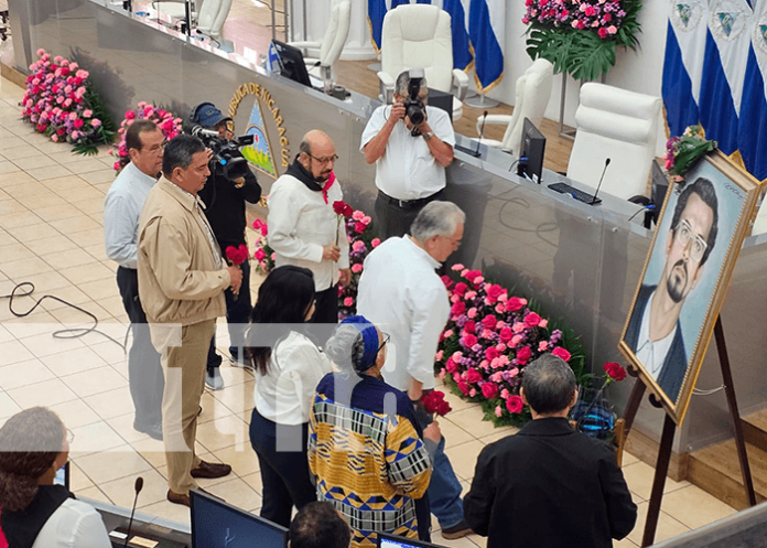 Asamblea Nacional rinde homenaje al Comandante Carlos Fonseca en sus 88 años de natalicio Asamblea Nacional rinde homenaje al Comandante Carlos Fonseca en sus 88 años de natalicio