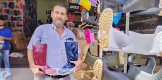 Foto: Productos de invierno, como botas de hule, en mercados nacionales / TN8