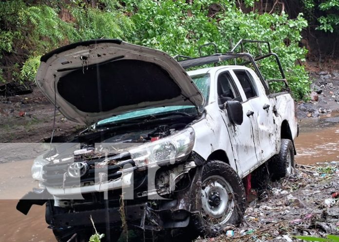 Foto: Camioneta arrastrada por corrientes en Valle Gothel, Veracruz, Managua / TN8
